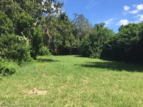 922 W Walnut St, Avon Park, FL 33825