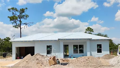568 Lincoln Rd NE, Lake Placid, FL 33852