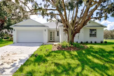 132 Oak Knolls Cir, Sebring, FL 33876