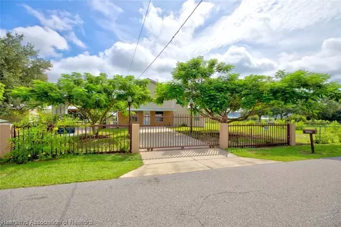 1610 N Oak Park Ave, Avon Park, FL 33825