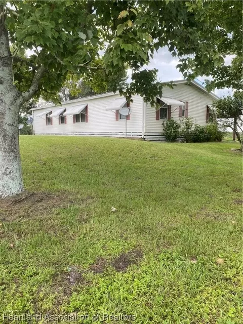 560 N Lake Dr, Lorida, FL 33857