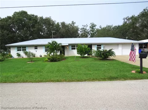 334 Highlands Lake Dr, Lake Placid, FL 33852