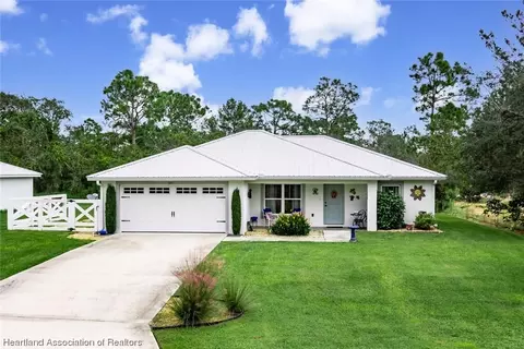 3211 Cornflower Dr, Lake Placid, FL 33852