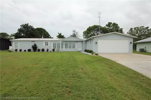 400 Hickory Ridge Dr, Sebring, FL 33876