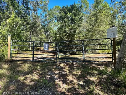 1048 Hyacinth Ave, Sebring, FL 33875