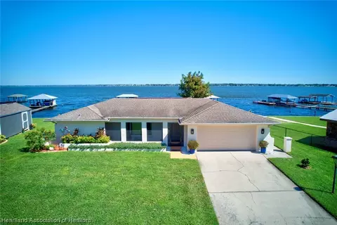 207 Lakerim Ct, Lake Placid, FL 33852