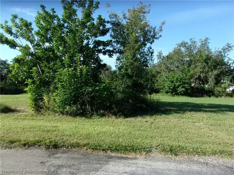 8 Duke St, Lake Placid, FL 33852