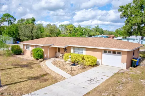 319 Swallow Ave, Sebring, FL 33870