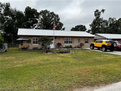409 Palmetto St, Bowling Green, FL 33834