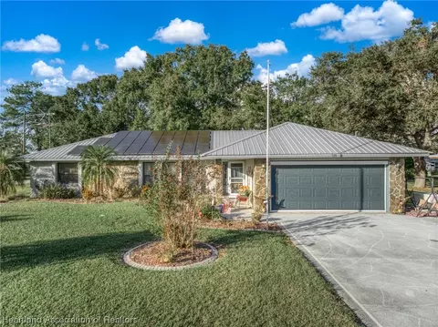 135 Sparrow Ave, Sebring, FL 33870