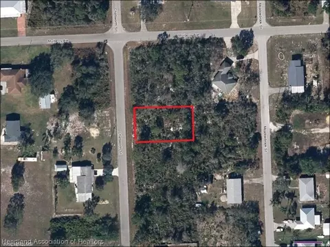 1525 Chatsworth St, Lake Placid, FL 33852
