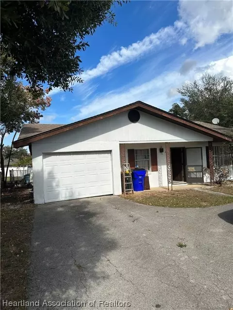 222 Hillcrest Dr, Avon Park, FL 33825