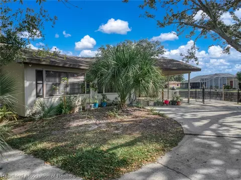 835 Shamrock Dr, Sebring, FL 33875 photo 2