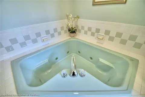 Bath - 4515 Duffer Loop, Sebring, FL 33872 photo 4 of 5