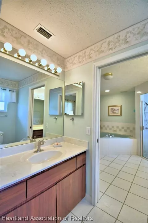 Bath - 4515 Duffer Loop, Sebring, FL 33872 photo 3 of 5