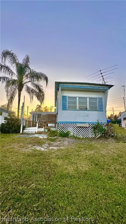 8 W Palm Cir, Lake Placid, FL 33852