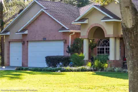 3175 Oaks Bnd, Bowling Green, FL 33834