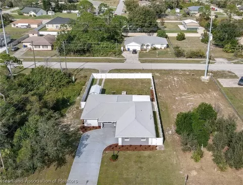 305 Eagle Ave, Sebring, FL 33870 photo 2