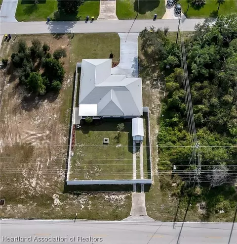 305 Eagle Ave, Sebring, FL 33870 photo 3