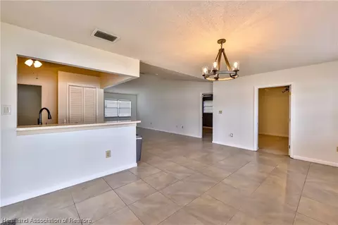 305 Eagle Ave, Sebring, FL 33870 photo 9
