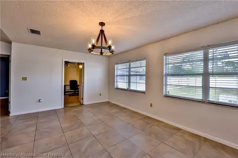 305 Eagle Ave, Sebring, FL 33870 photo 8
