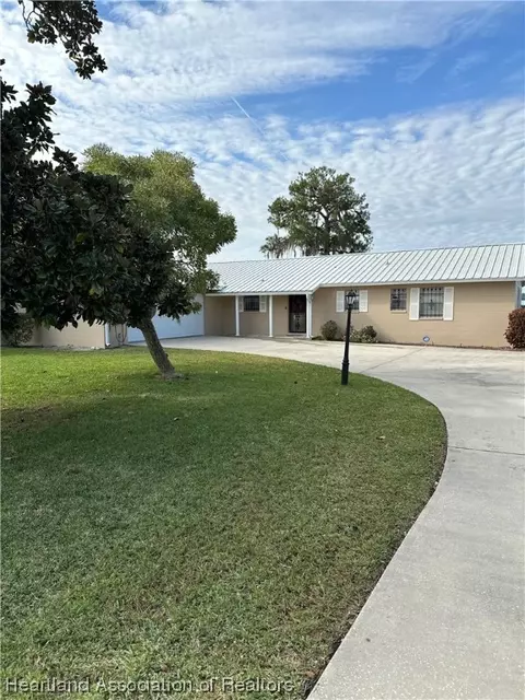 1112 Lake Sebring Dr, Sebring, FL 33870