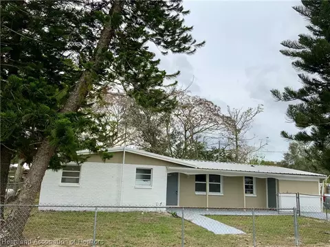 106 E Viola St, Avon Park, FL 33825