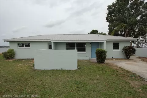 76 Garrison Ln, Frostproof, FL 33843