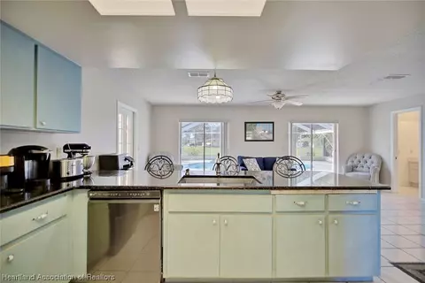 153 Friendly Cir, Sebring, FL 33876 photo 9