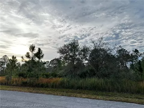 5229 Levante Dr, Sebring, FL 33872 photo 2