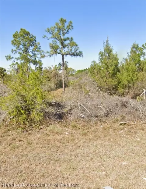 860 Lincoln Rd NE, Lake Placid, FL 33852