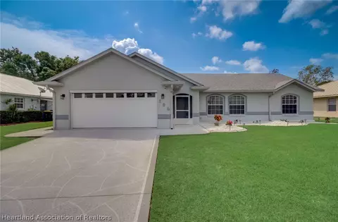 105 Lakefront Ct NE, Lake Placid, FL 33852