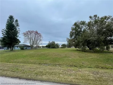 8409 Hampshire Dr, Sebring, FL 33876