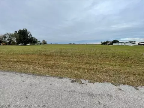 824 Winston Dr, Sebring, FL 33876 photo 2