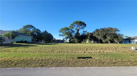 110 Friendly Cir, Sebring, FL 33876 photo 2