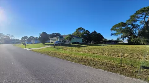 110 Friendly Cir, Sebring, FL 33876 photo 3