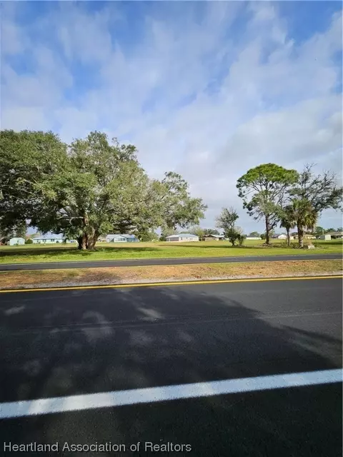 616 Spring Lake Blvd, Sebring, FL 33876 photo 2