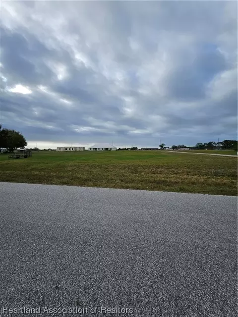 117 Capri Dr, Sebring, FL 33876 photo 2