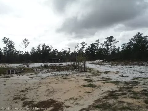 25 Rising R Rd, Lake Placid, FL 33852