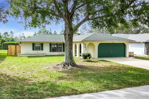 220 Thrush Ave, Sebring, FL 33870