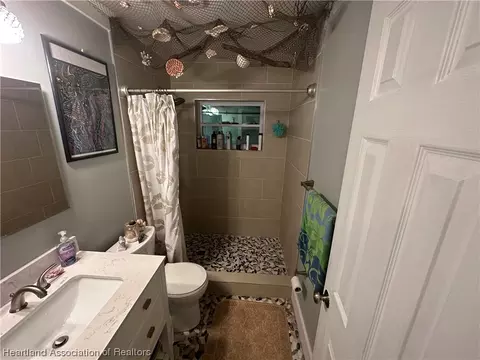 Bath - 1406 Stenewahee Ave, Sebring, FL 33870 photo 2 of 2