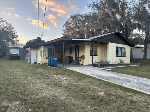Exterior - 1406 Stenewahee Ave, Sebring, FL 33870 photo 4 of 9