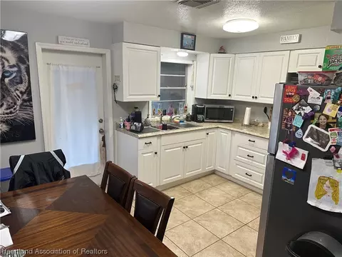 Kitchen - 1406 Stenewahee Ave, Sebring, FL 33870 photo 2 of 2