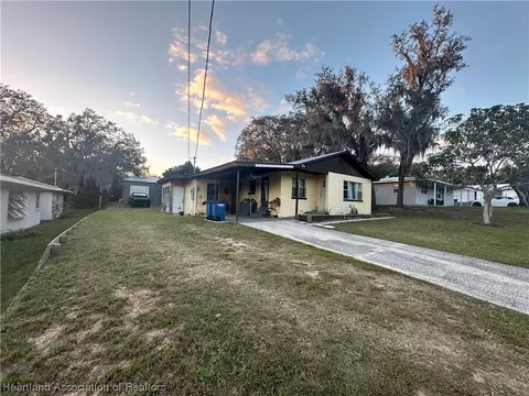 Exterior - 1406 Stenewahee Ave, Sebring, FL 33870 photo 3 of 9