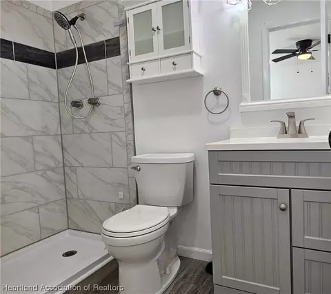 Bath - 4130 Elson Ave, Sebring, FL 33875 photo 2 of 3