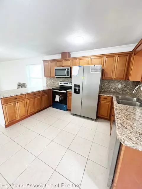 Kitchen - 4130 Elson Ave, Sebring, FL 33875 photo 6 of 6