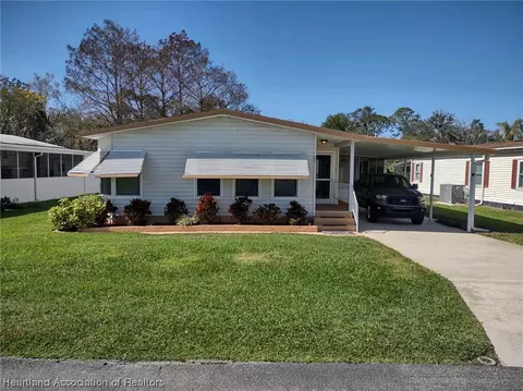 32 Venetian Pkwy, Lake Placid, FL 33852