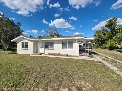 215 E Cornell St, Avon Park, FL 33825