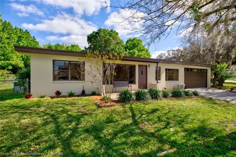 618 Lake Blue Dr, Lake Placid, FL 33852