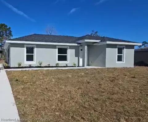 217 Hoover Ave NE, Lake Placid, FL 33852